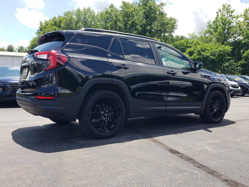 Used 2023 GMC Terrain SLE w/ Driver Convenience Package FWD image 5