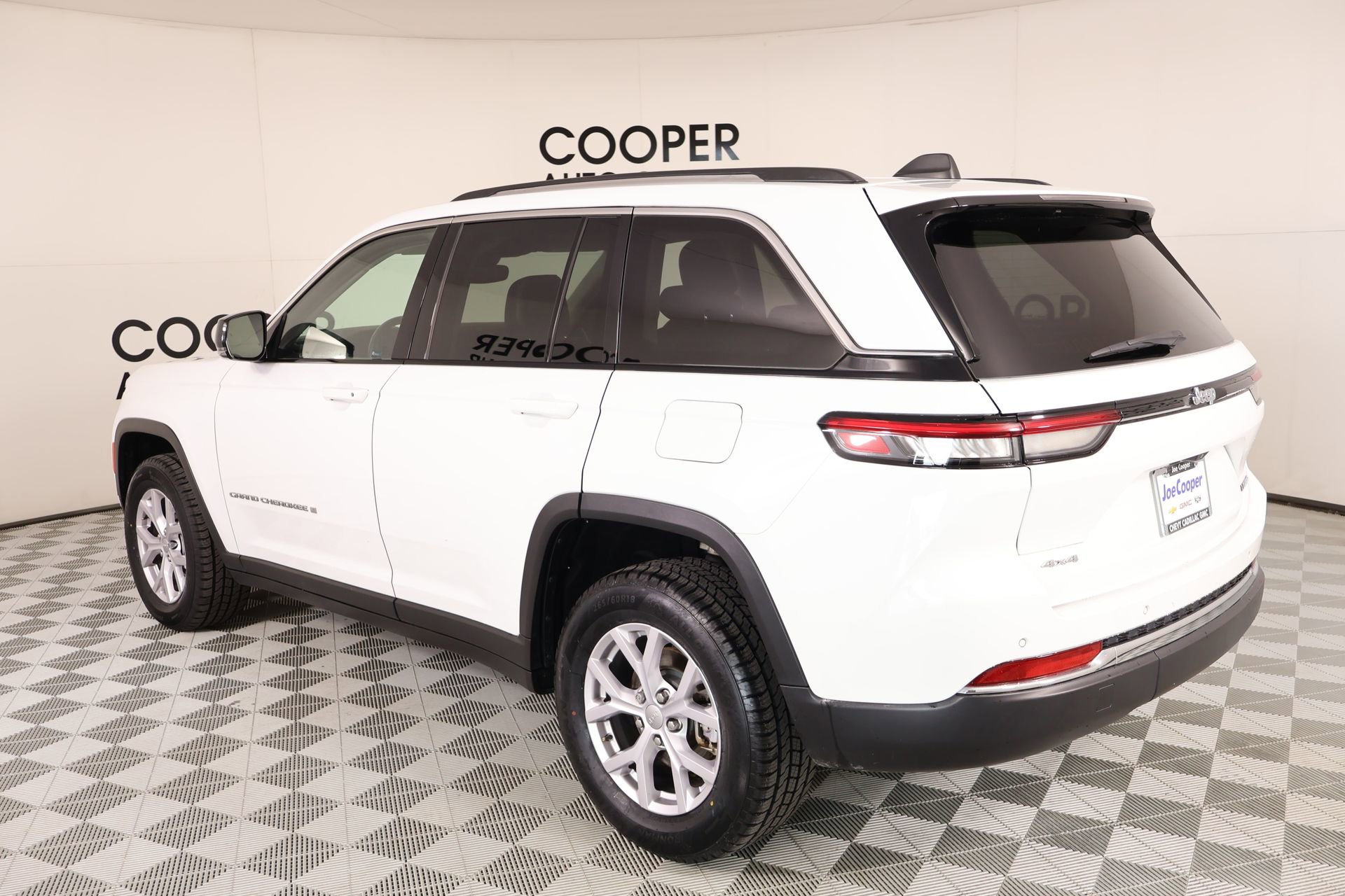 Used 2022 Jeep Grand Cherokee Limited AWD/4WD image 24