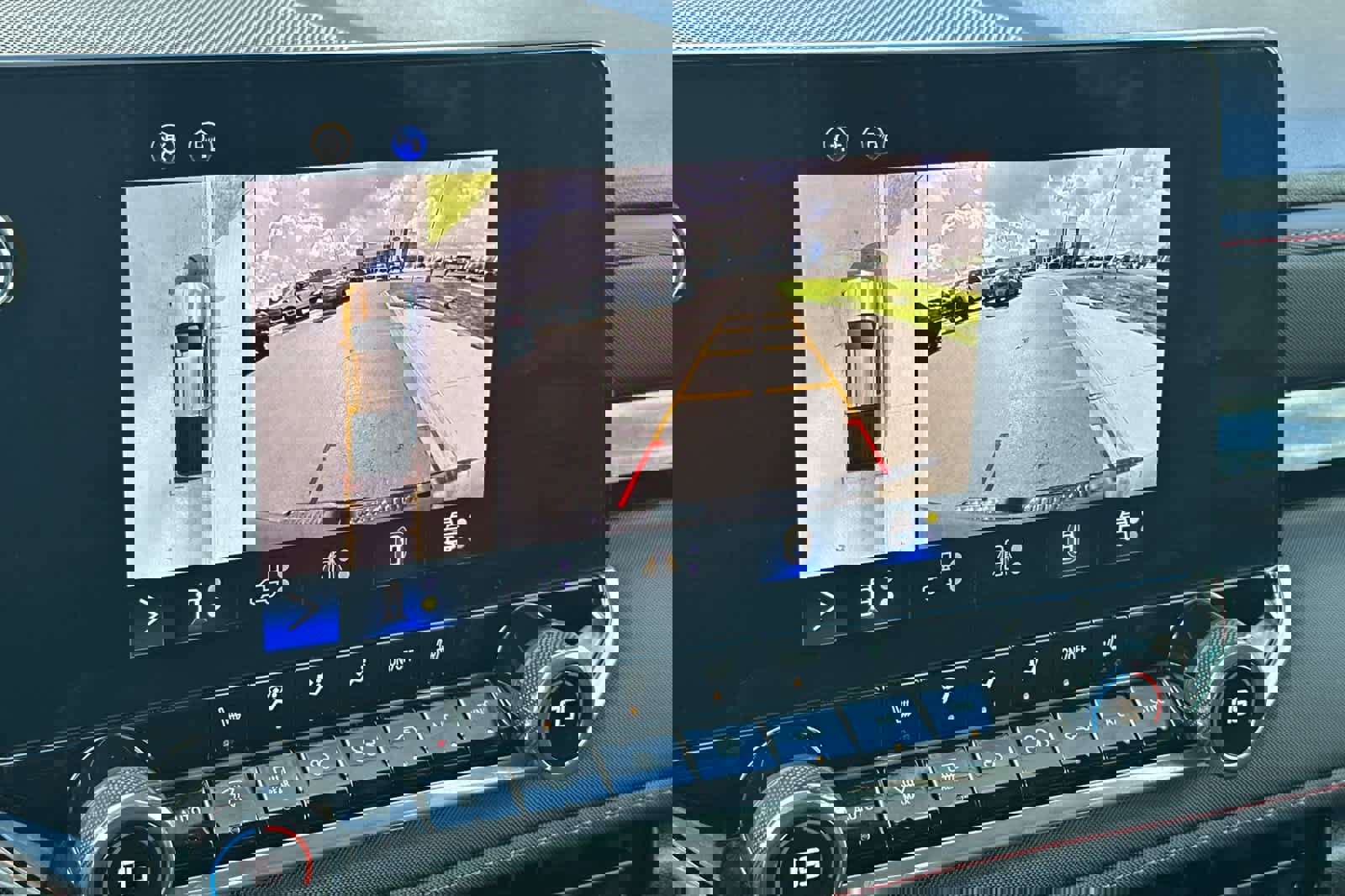 Used 2024 Chevrolet Colorado Z71 w/ Z71 Convenience Package 2 AWD/4WD image 18