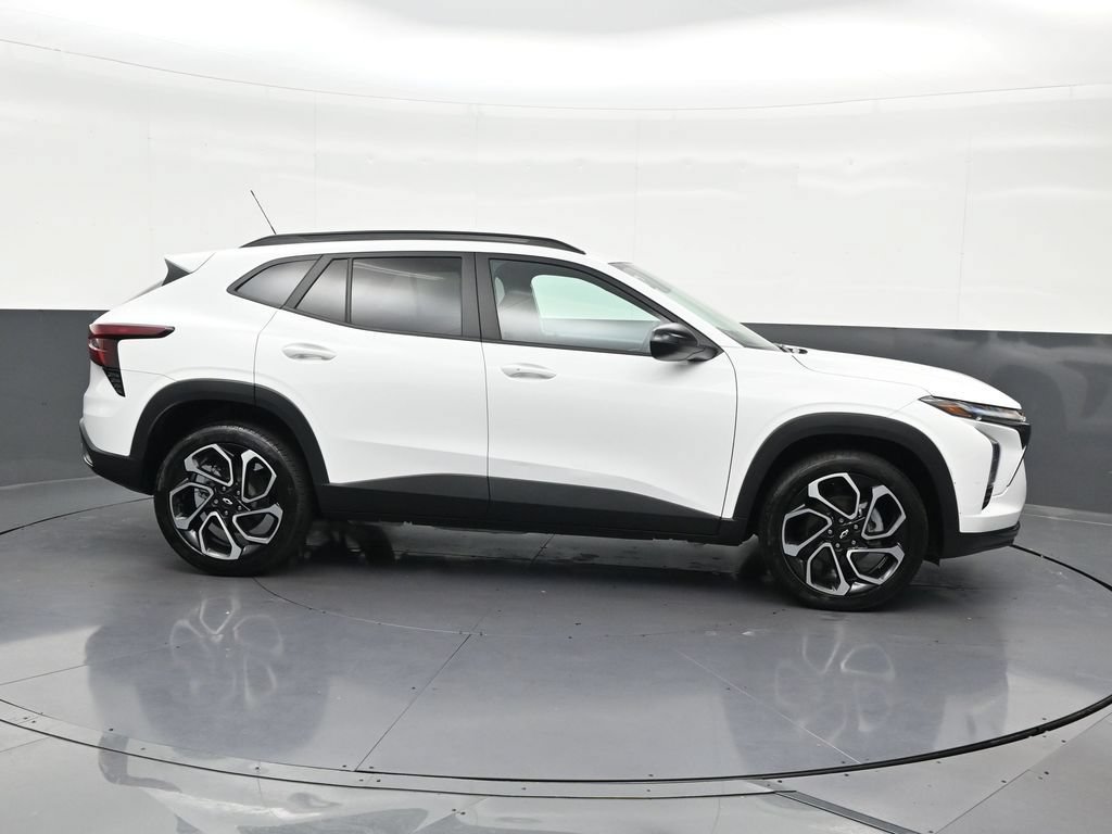 Used 2025 Chevrolet Trax RS FWD image 7