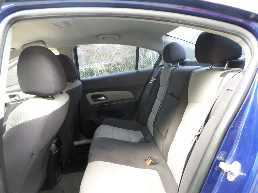 Used 2013 Chevrolet Cruze LS image 10