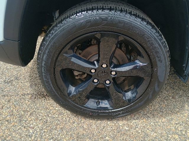 Used 2023 Jeep Grand Cherokee Limited w/ Black Appearance Package AWD/4WD image 11