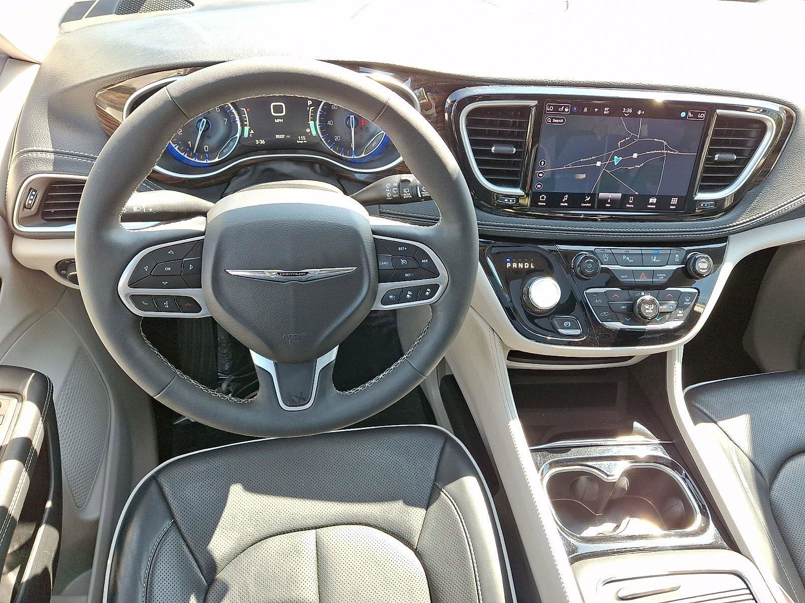 Certified 2024 Chrysler Pacifica Limited FWD image 13