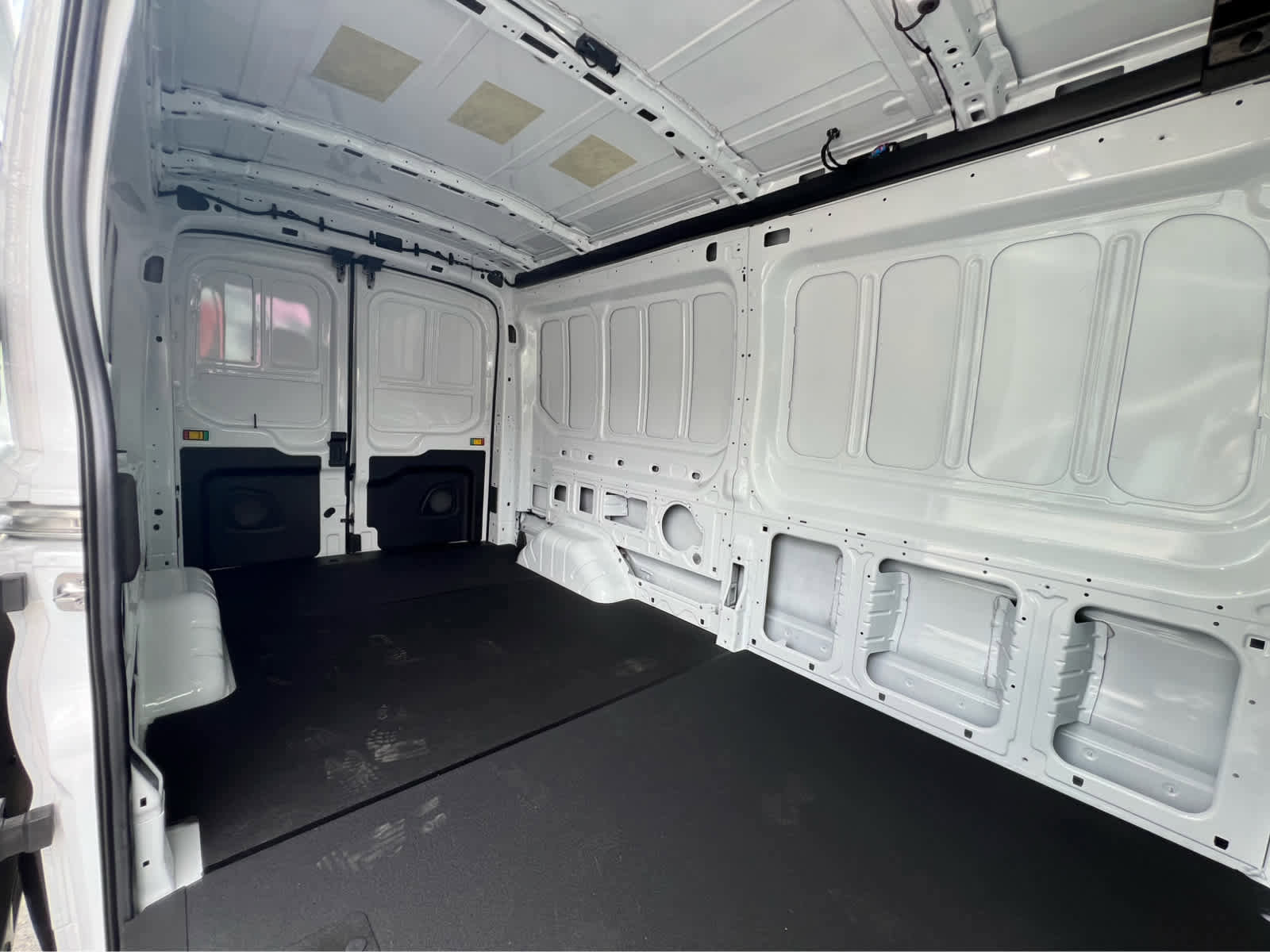 New 2026 Ford Transit 250 148 Medium Roof Extended AWD image 21