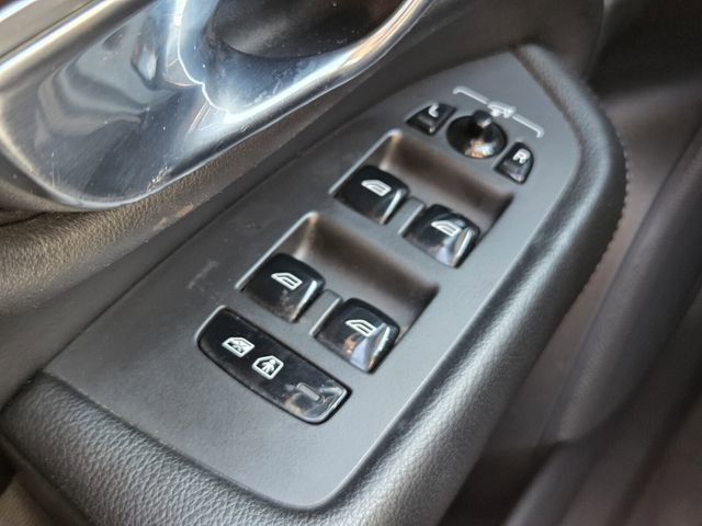 Used 2019 Volvo XC90 T5 Momentum w/ Protection Package Premier image 28