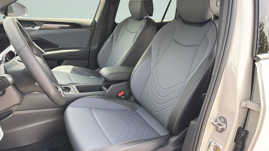 New 2026 Volkswagen Tiguan SE R-Line FWD image 26