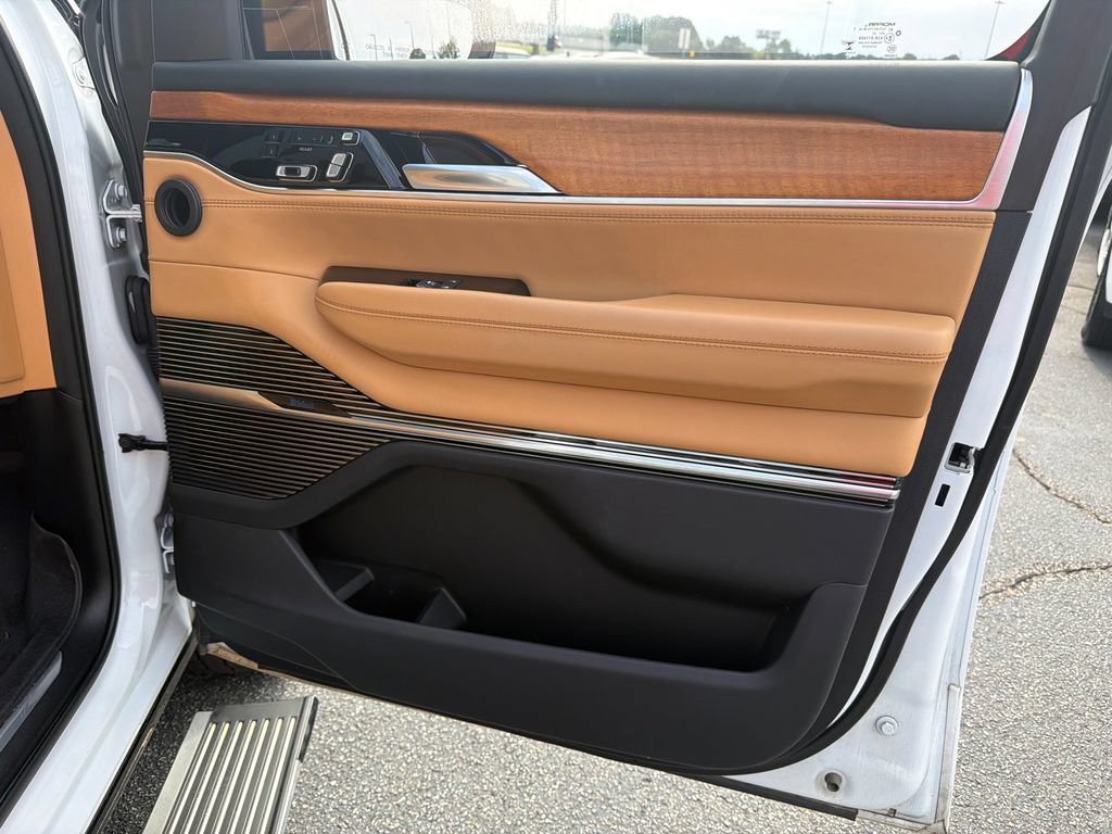 Used 2023 Jeep Grand Wagoneer Series III AWD/4WD image 14