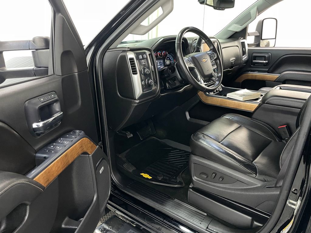 Used 2015 Chevrolet Silverado 3500 LTZ w/ Duramax Plus Package image 28