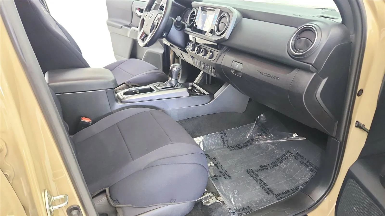Used 2018 Toyota Tacoma TRD Off-Road AWD/4WD image 34