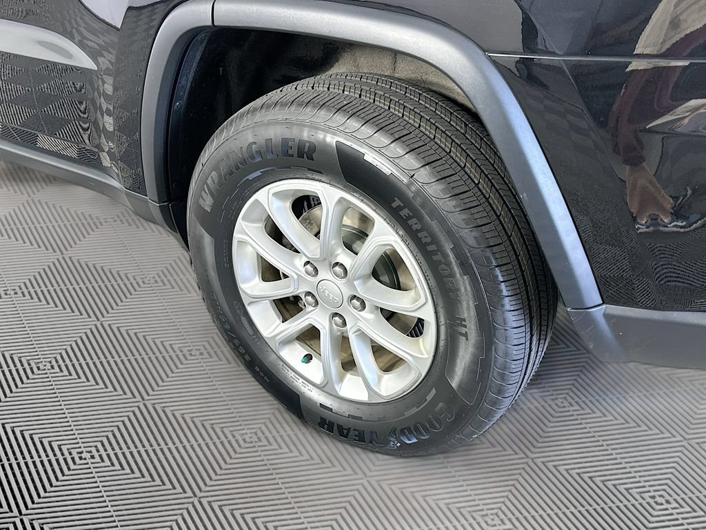 Certified 2021 Jeep Grand Cherokee Laredo w/ Security & Convenience Group AWD/4WD image 39