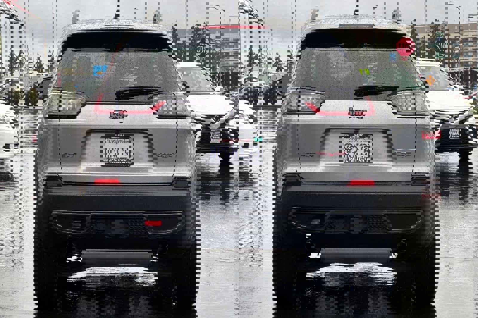 Used 2020 Jeep Cherokee Trailhawk image 8