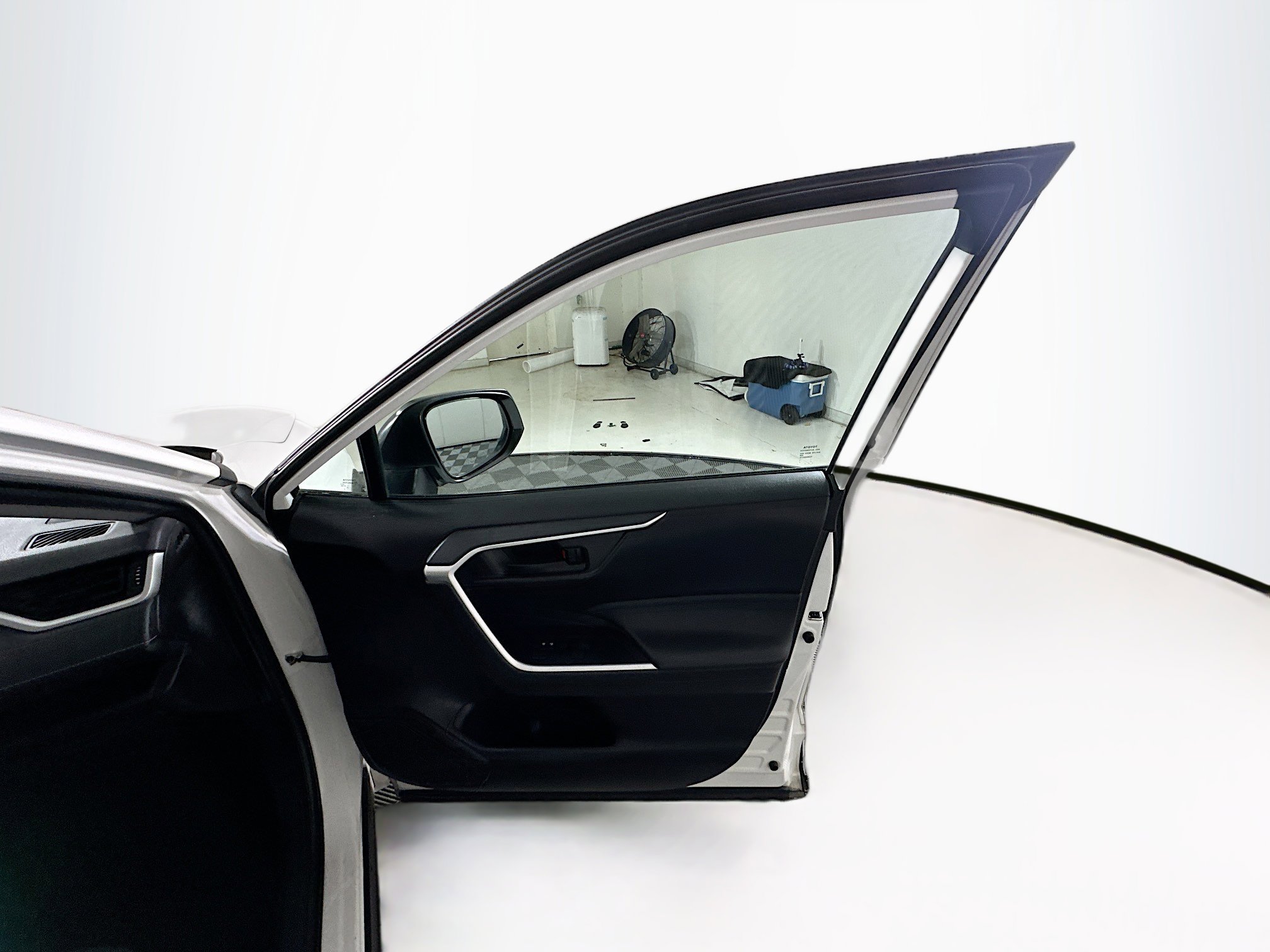 Used 2020 Toyota RAV4 LE FWD image 31