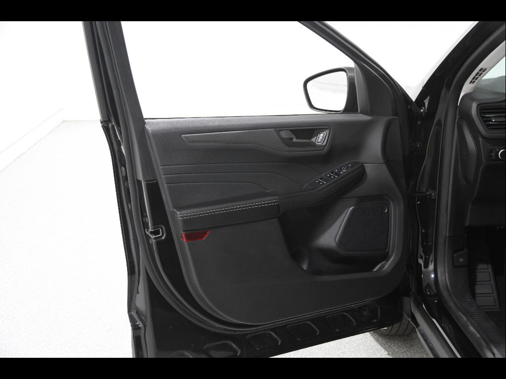 Used 2024 Ford Escape Active w/ Tech Pack #1 AWD/4WD image 4