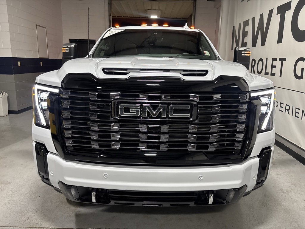 New 2026 GMC Sierra 3500 Denali Ultimate w/ LPO, Black Badging Package image 37