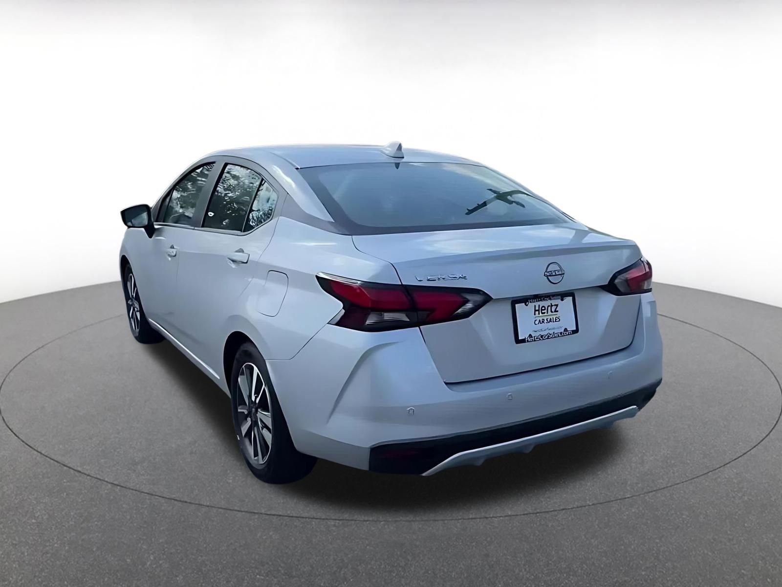 Used 2025 Nissan Versa SV image 11