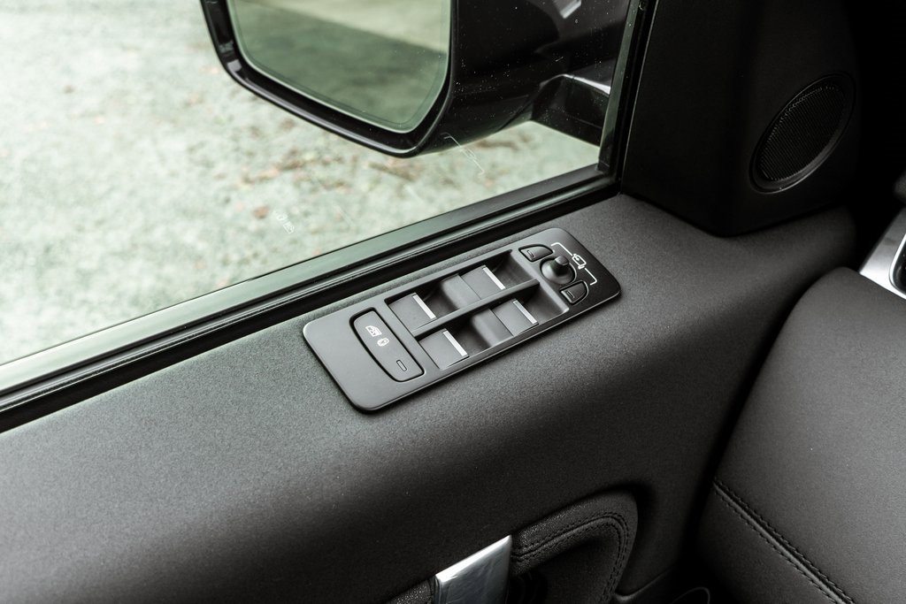 Used 2023 Land Rover Discovery Sport SE image 15