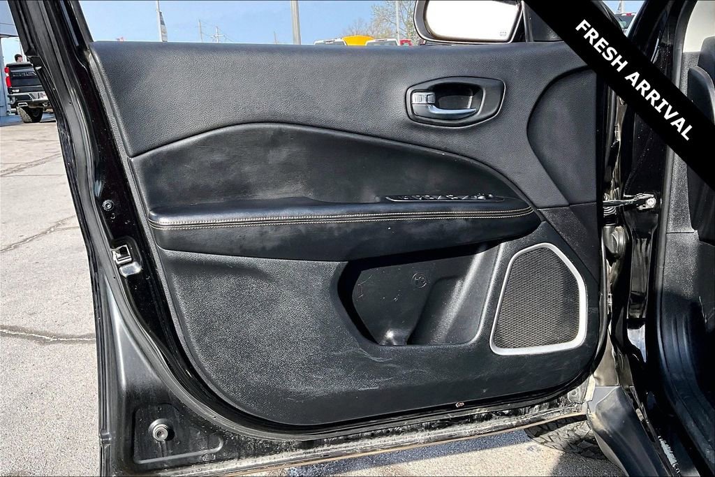 Used 2018 Jeep Compass Limited image 19