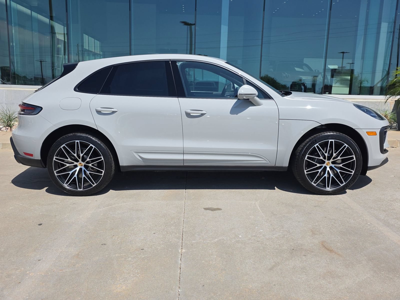 New 2026 Porsche Macan AWD/4WD image 8