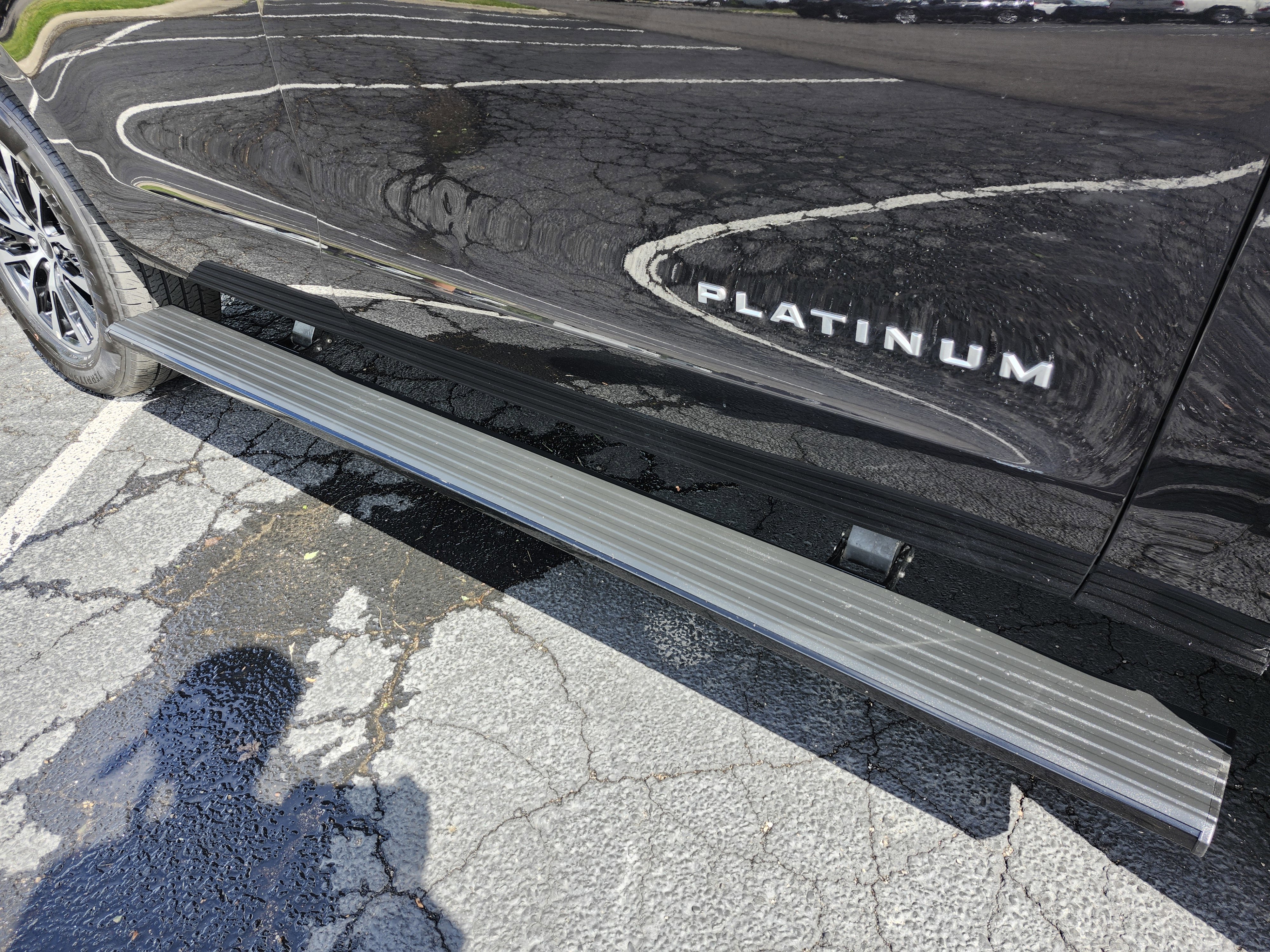 Used 2025 Ford Expedition Platinum AWD/4WD image 15