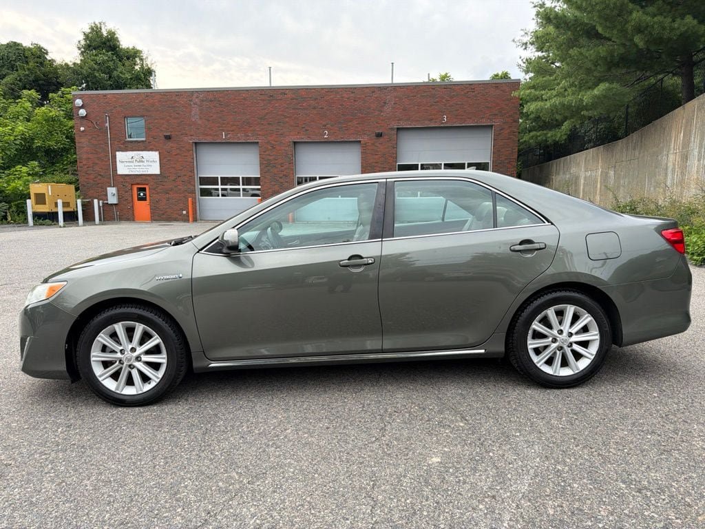 Used 2012 Toyota Camry XLE w/ Leather Pkg FWD image 3