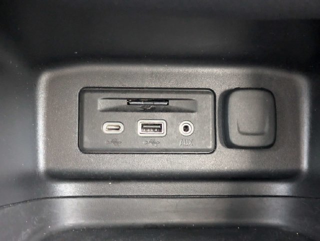 Used 2023 Chevrolet Equinox RS w/ RS Leather Package FWD image 25