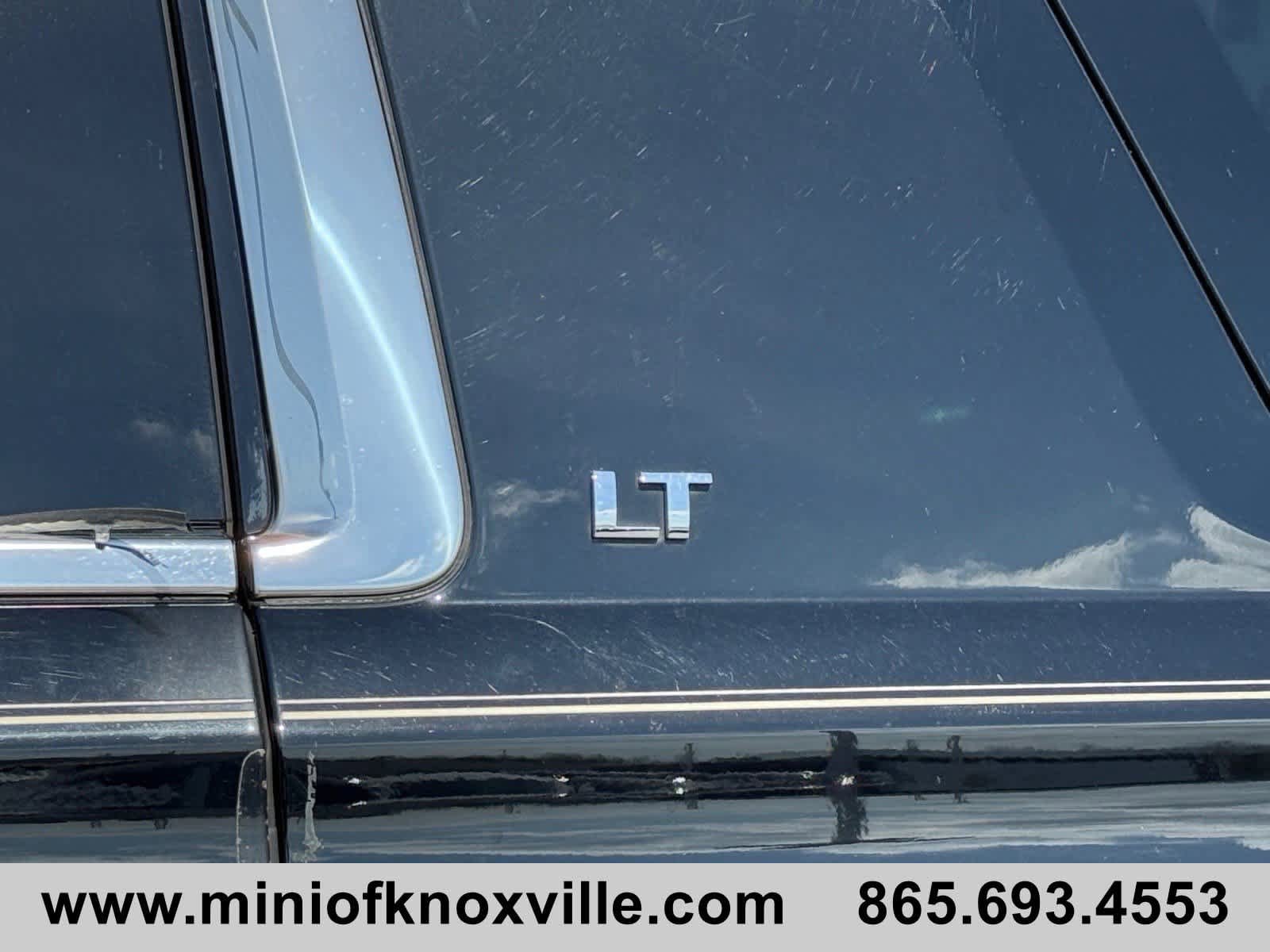 Used 2017 Chevrolet Suburban LT w/ Luxury Package RWD image 9