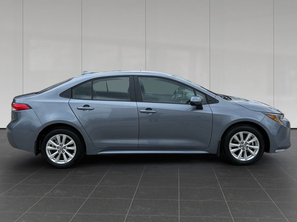 Used 2025 Toyota Corolla LE w/ LE Premium Package image 6