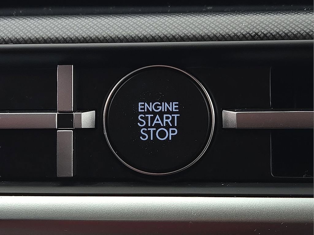 Used 2025 Hyundai Santa Fe SE image 15