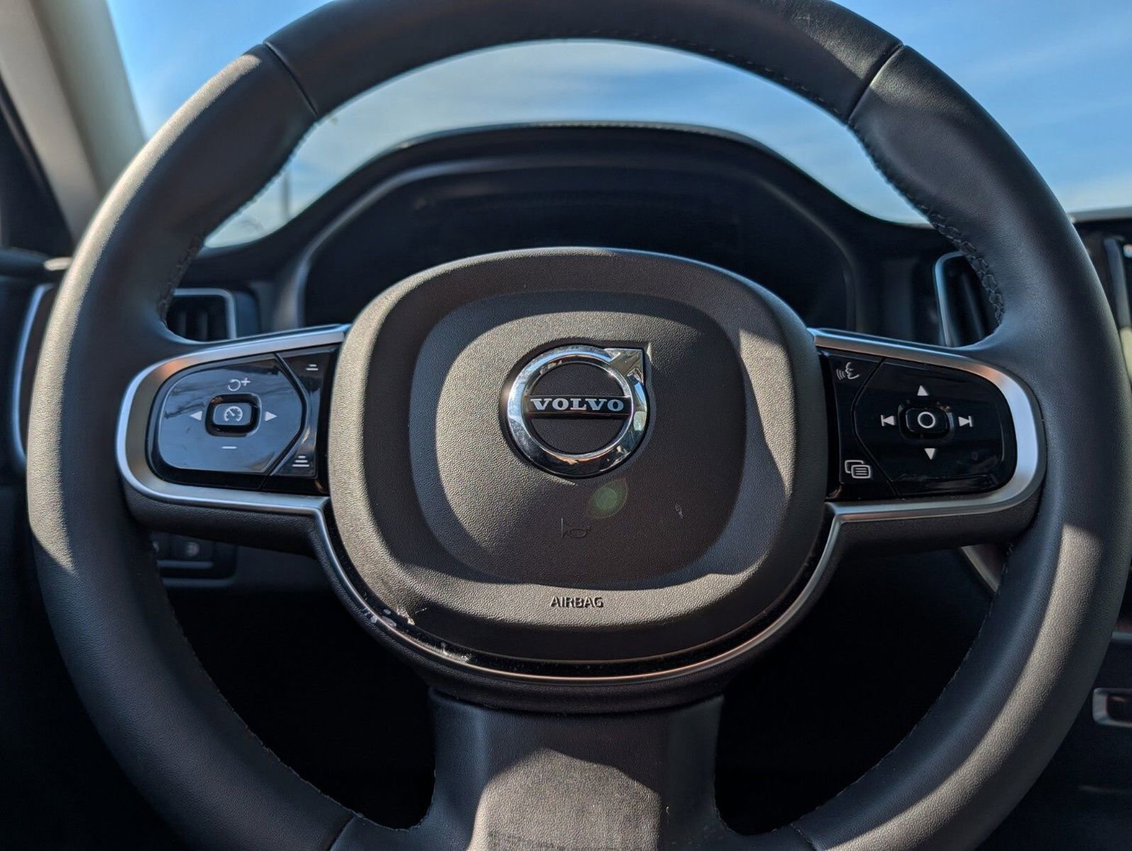 Used 2024 Volvo XC60 T8 Ultimate w/ Protection Package Premier image 31
