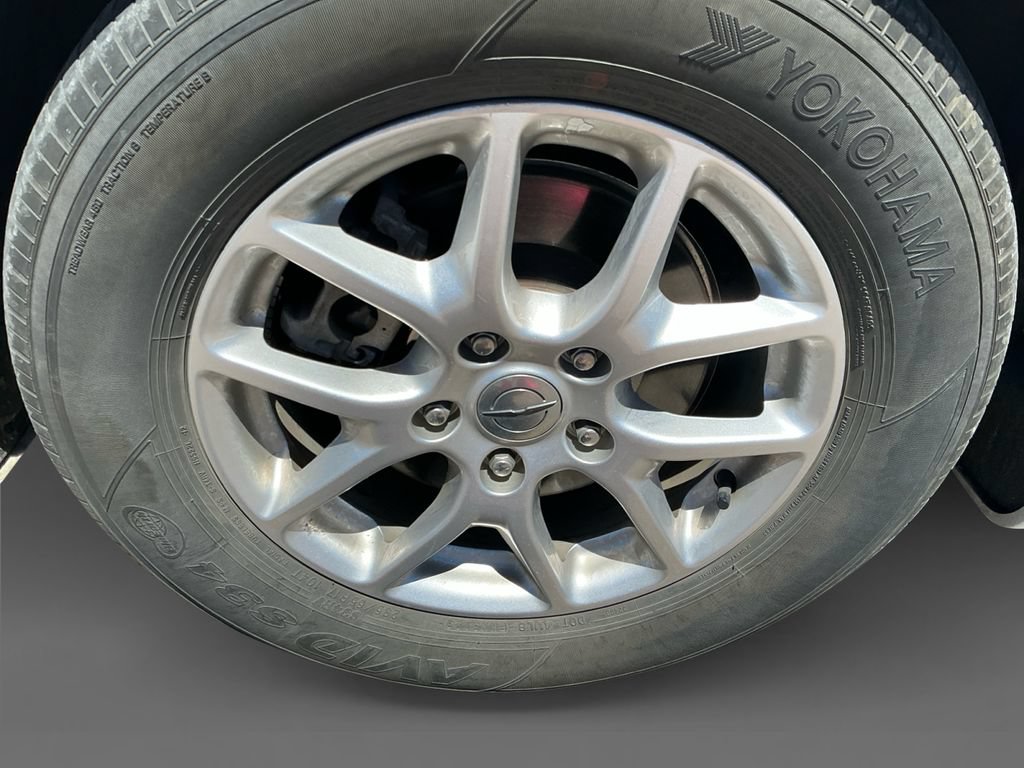Used 2024 Chrysler Pacifica Touring-L FWD image 14
