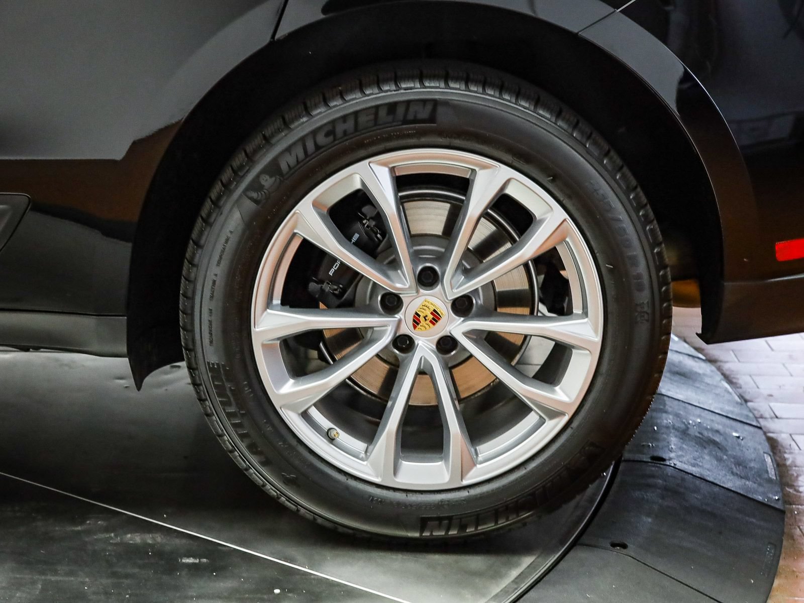 Certified 2026 Porsche Macan AWD/4WD image 9