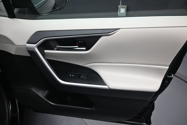 Used 2019 Toyota RAV4 XLE Premium w/ Cold Weather Package AWD/4WD image 32