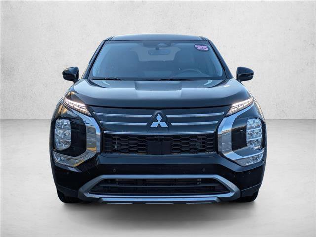 Used 2025 Mitsubishi Outlander SE image 2