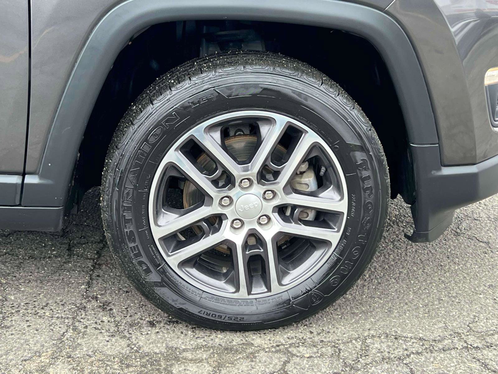 Used 2019 Jeep Compass Latitude w/ Cold Weather Group AWD/4WD image 10