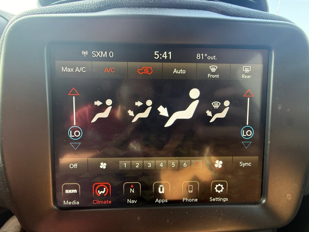 Used 2023 Jeep Renegade Latitude AWD/4WD image 28
