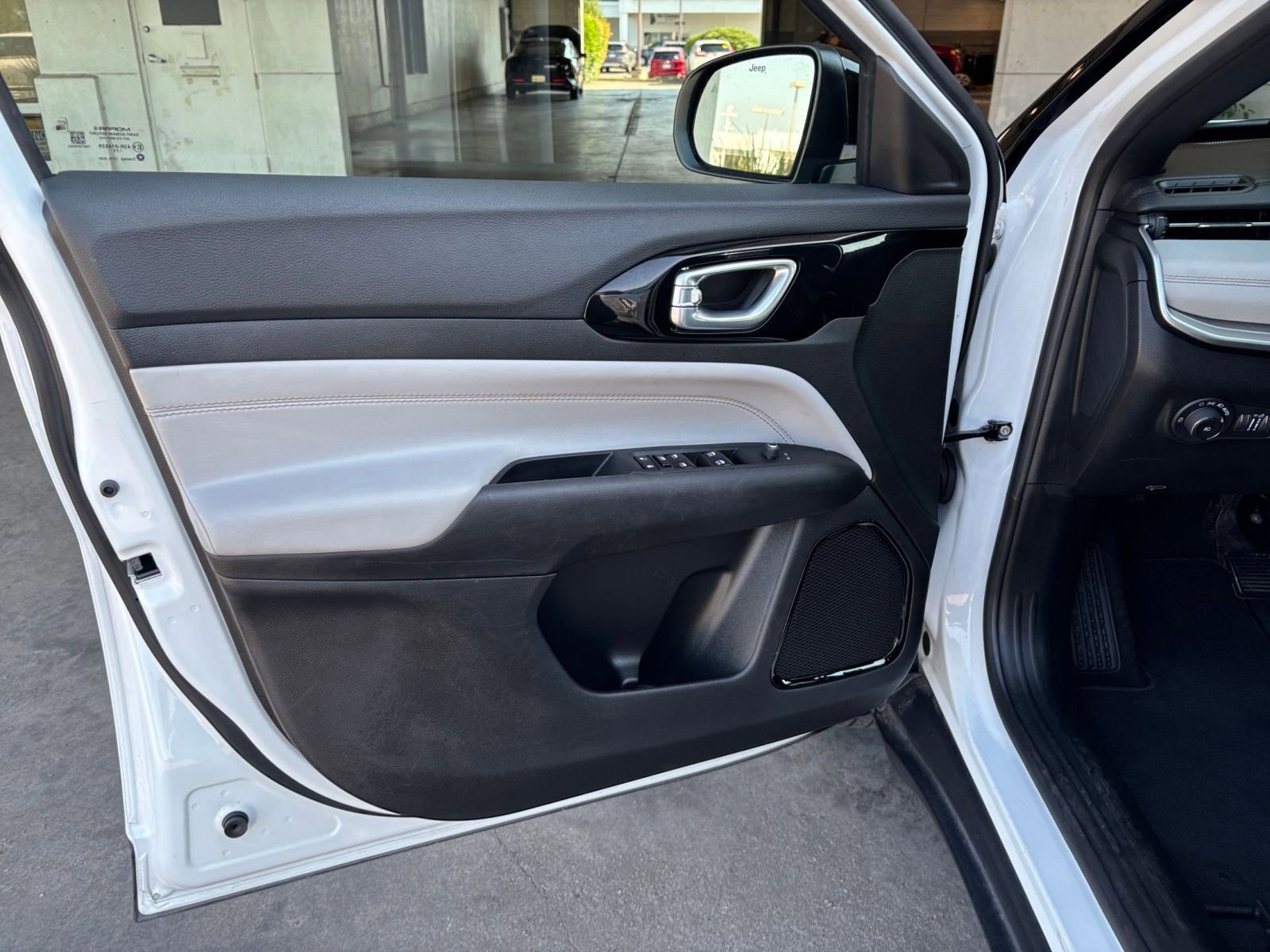 Used 2025 Jeep Compass Limited AWD/4WD image 18