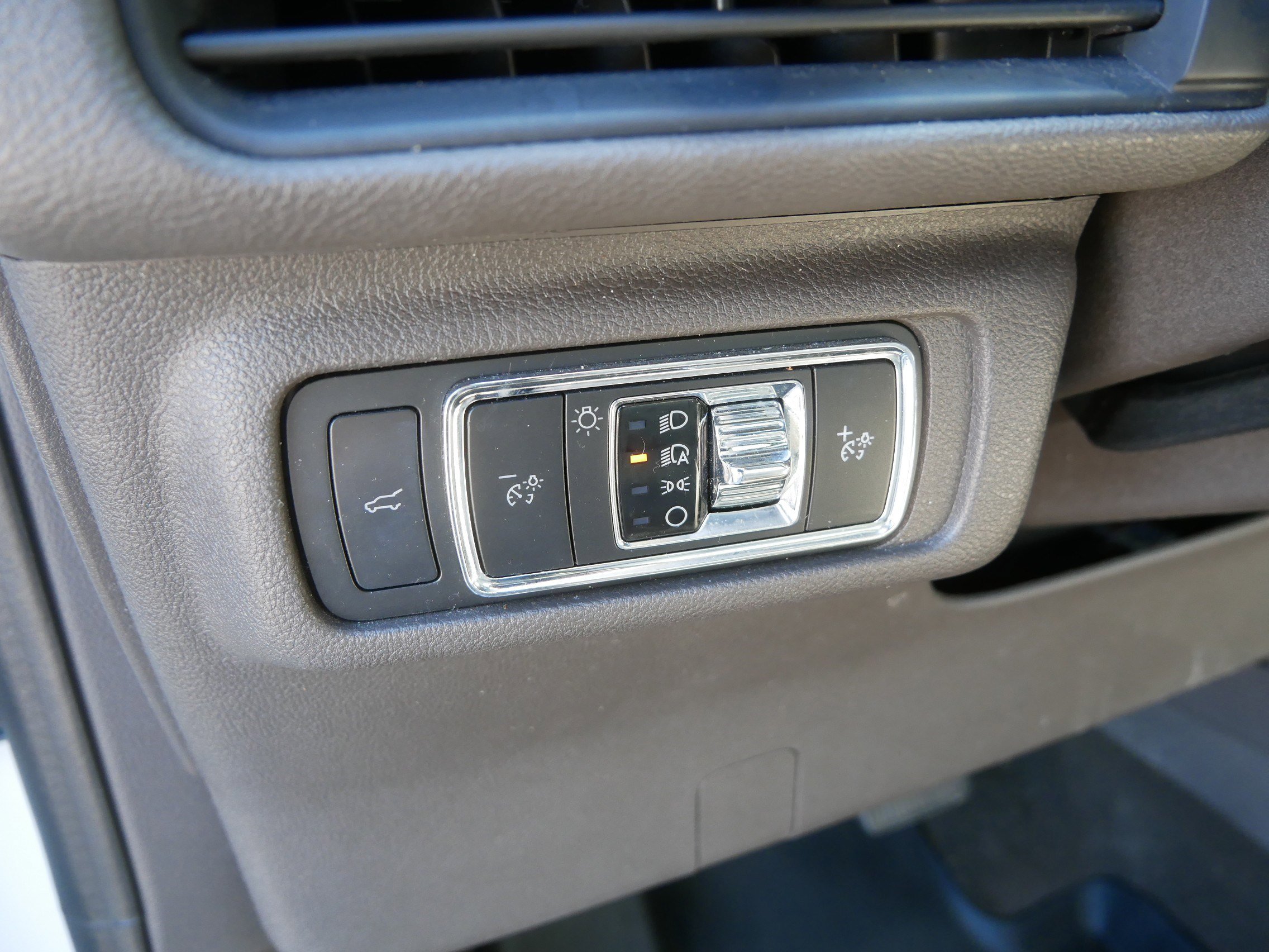 Used 2021 Lincoln Corsair AWD w/ Premium Package image 24