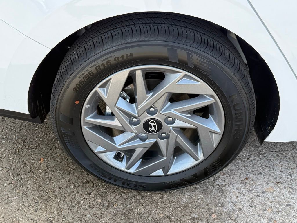 Used 2026 Hyundai Elantra Blue image 16