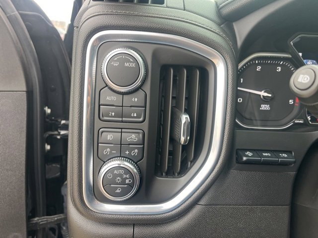 Used 2023 GMC Sierra 3500 Denali w/ Denali Black Diamond Edition image 30