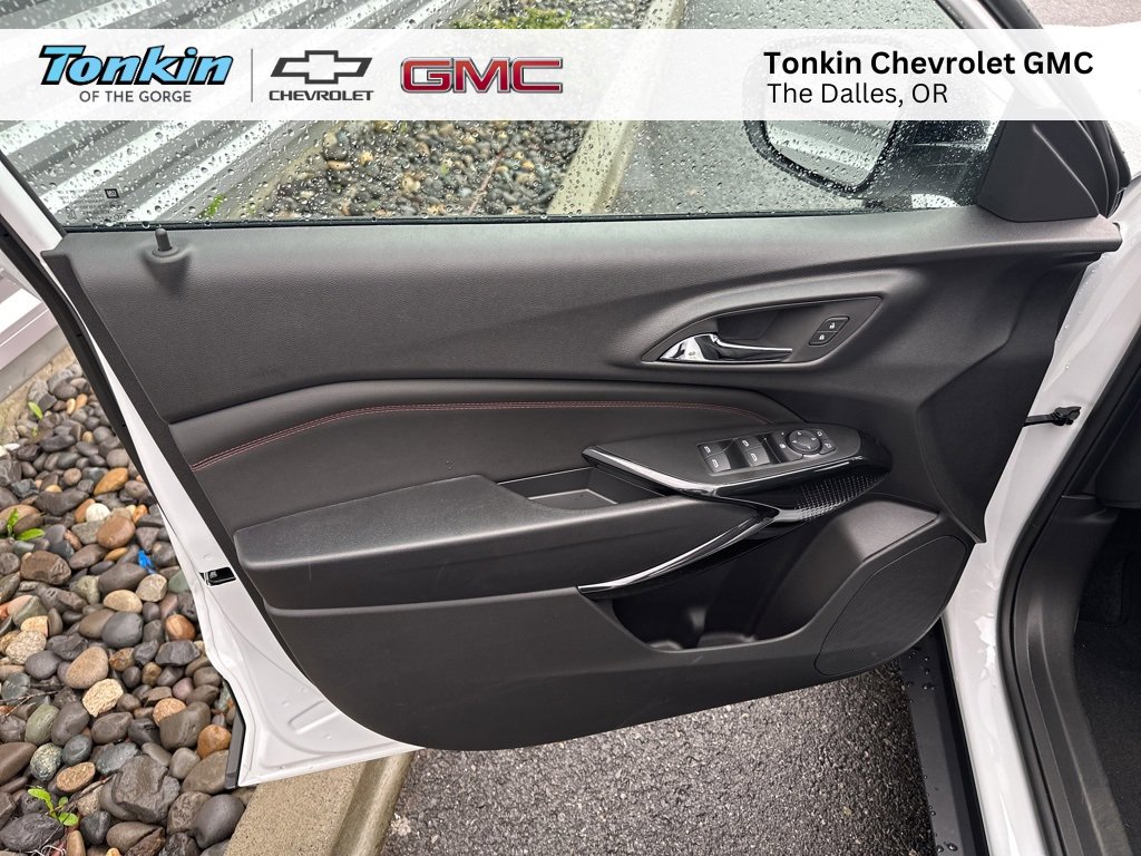 New 2025 Chevrolet Trax RS image 11