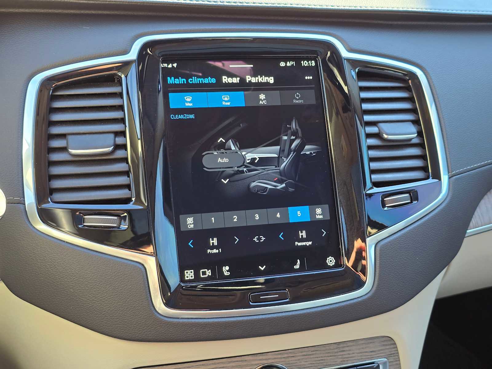 Used 2023 Volvo XC90 T8 Ultimate w/ Protection Package Premier image 25