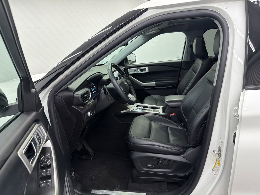 Used 2022 Ford Explorer Limited w/ Equipment Group 301A RWD image 9