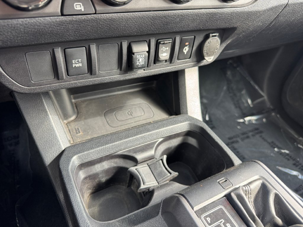 Certified 2019 Toyota Tacoma TRD Off-Road AWD/4WD image 24