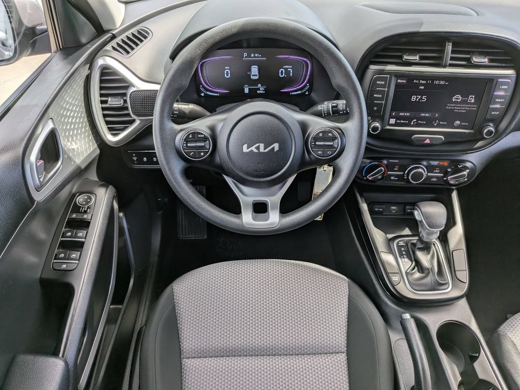 Certified 2025 Kia Soul LX w/ LX Technology Package FWD image 15