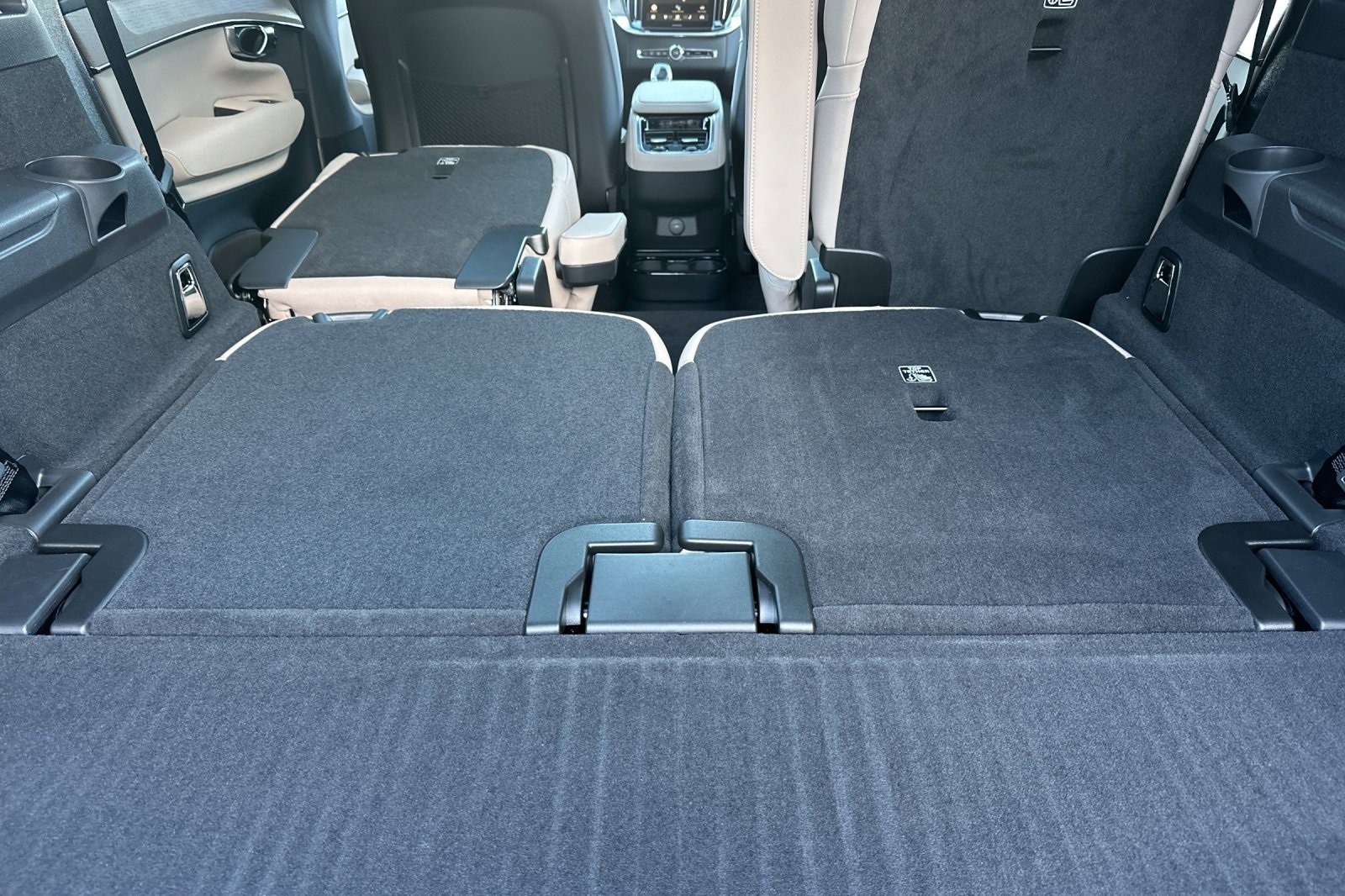 New 2026 Volvo XC90 B6 Plus image 18