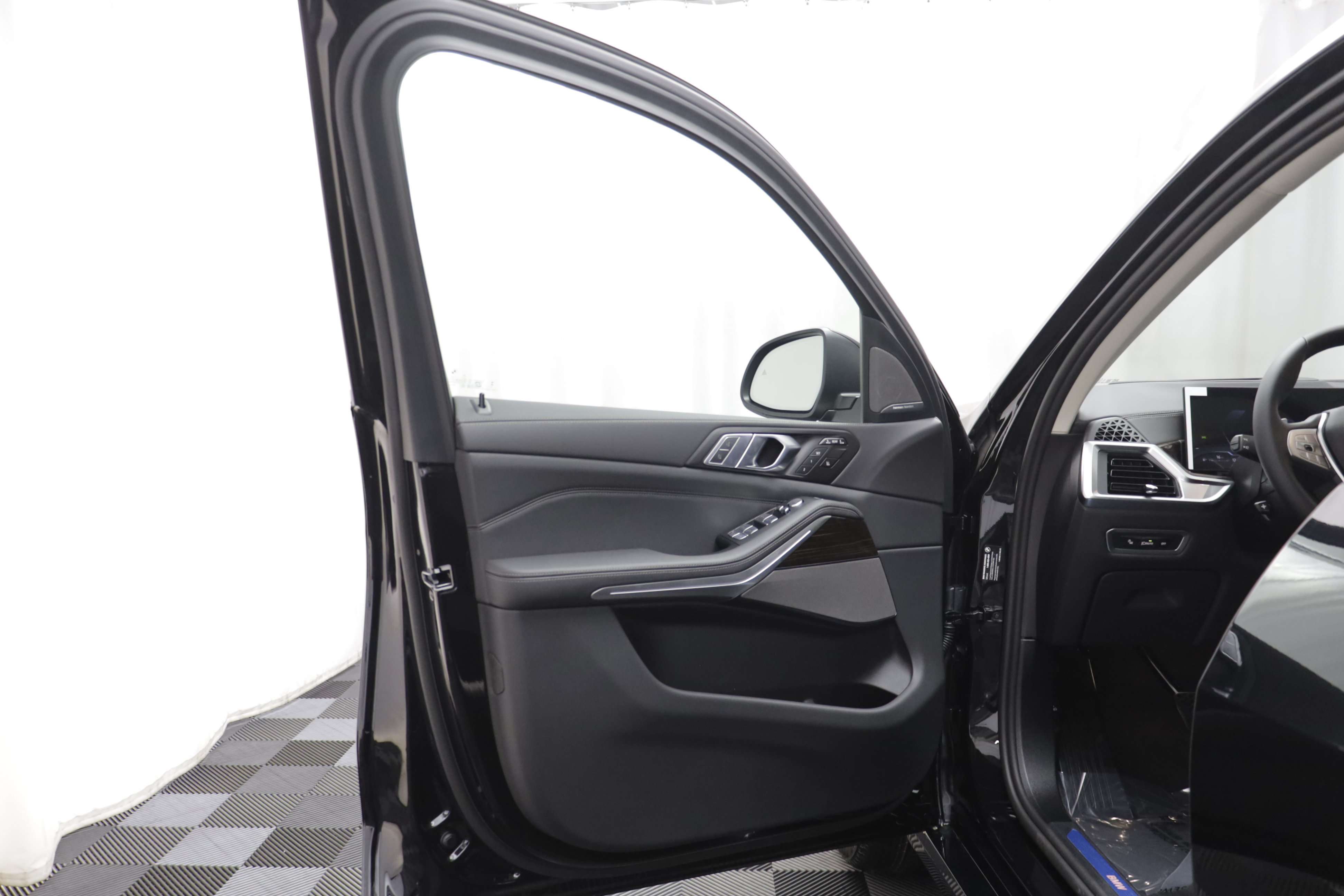 New 2027 BMW X7 xDrive40i w/ Premium Package AWD/4WD image 5
