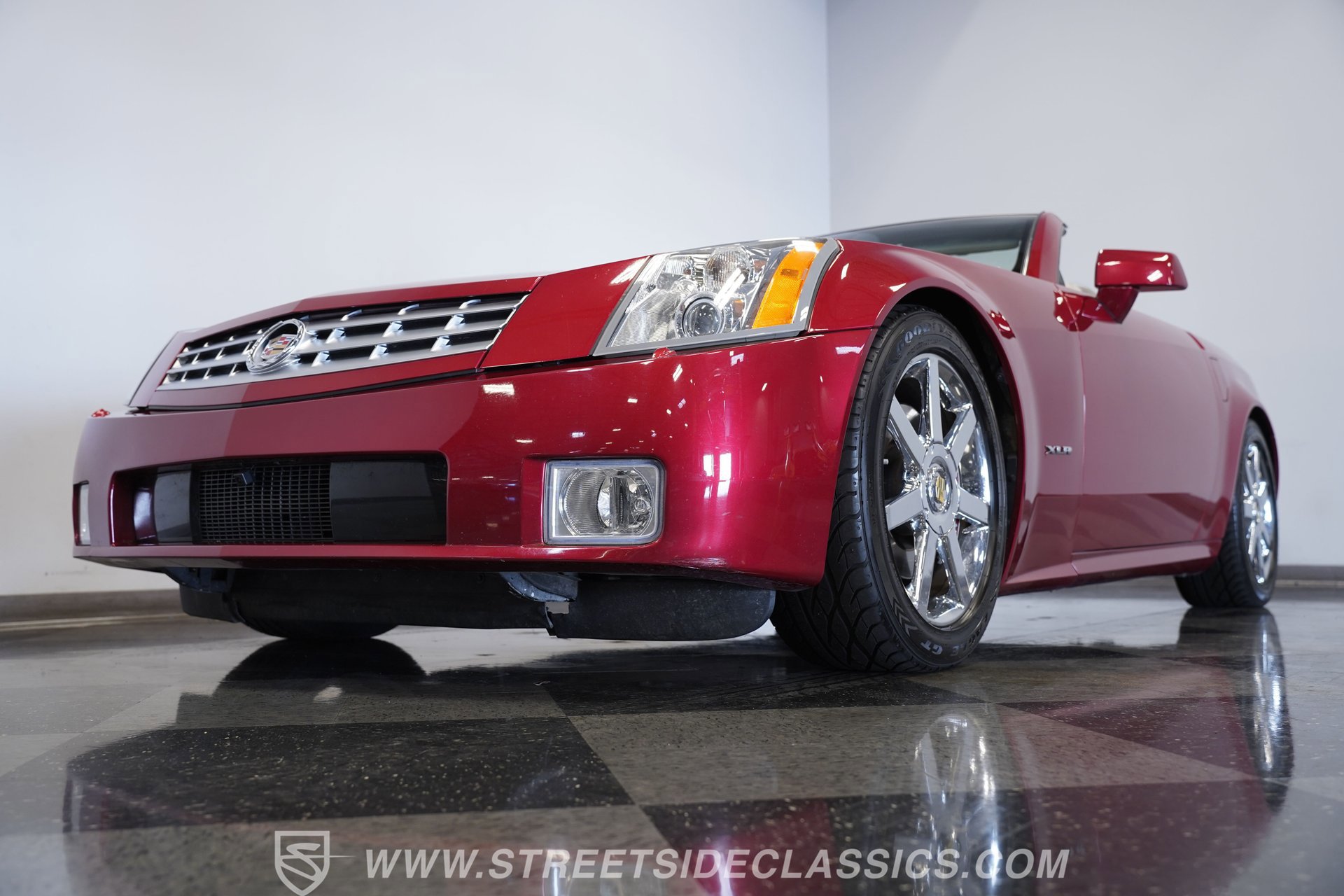 Used 2005 Cadillac XLR image 19