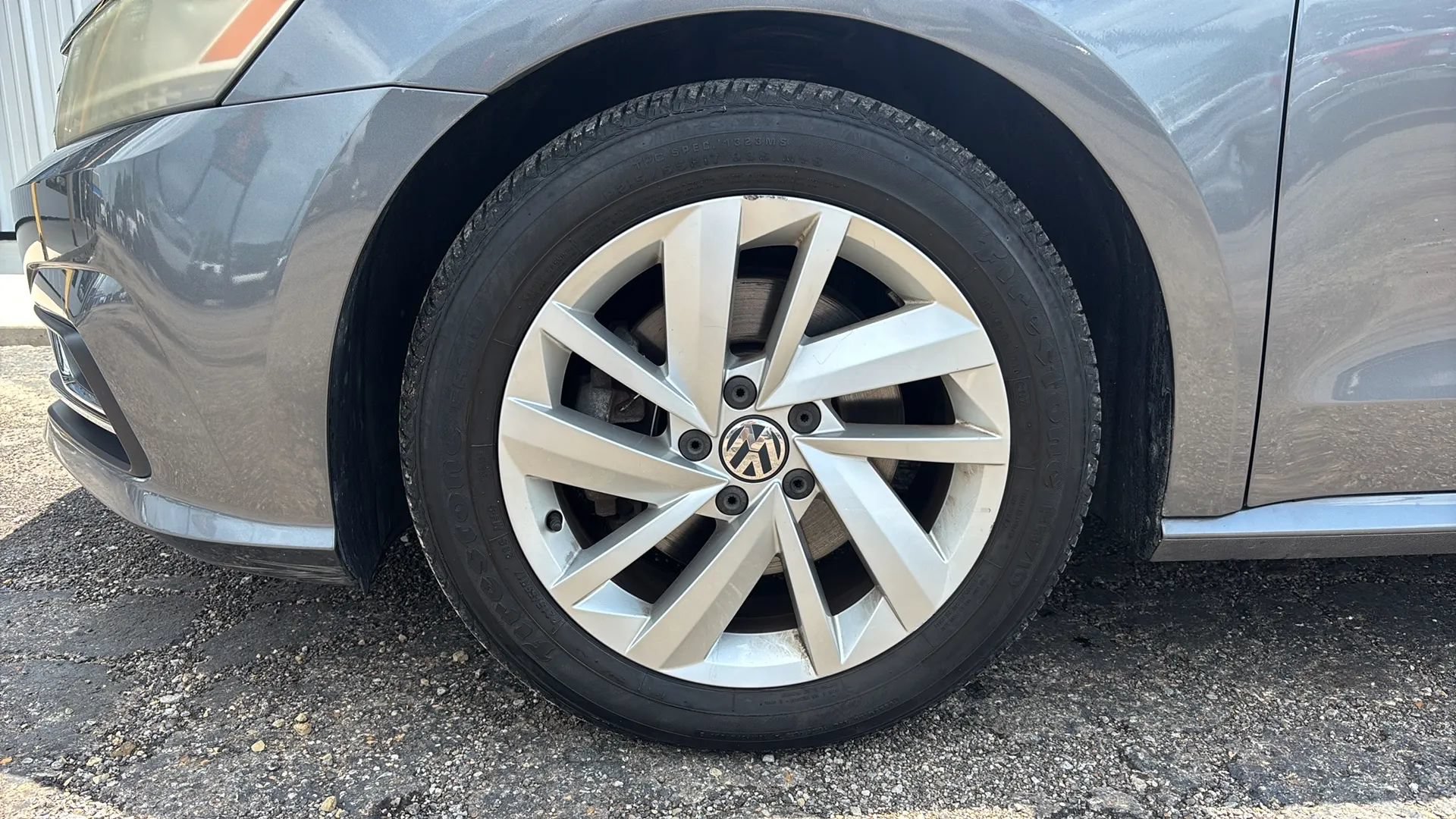 Used 2018 Volkswagen Passat 2.0T SE w/ SE Lighting Package FWD image 14