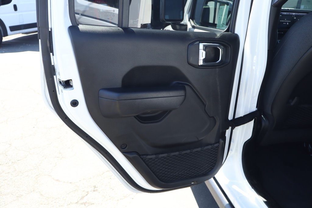 Certified 2025 Jeep Wrangler Unlimited Rubicon AWD/4WD image 34
