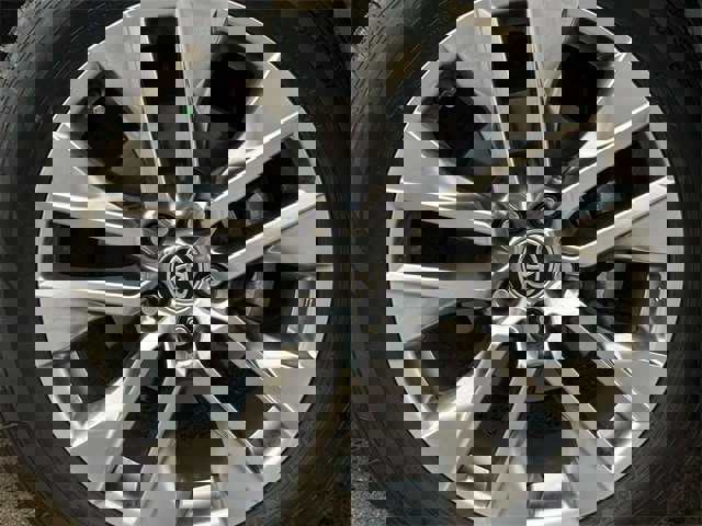 Used 2021 Toyota RAV4 XLE Premium image 11